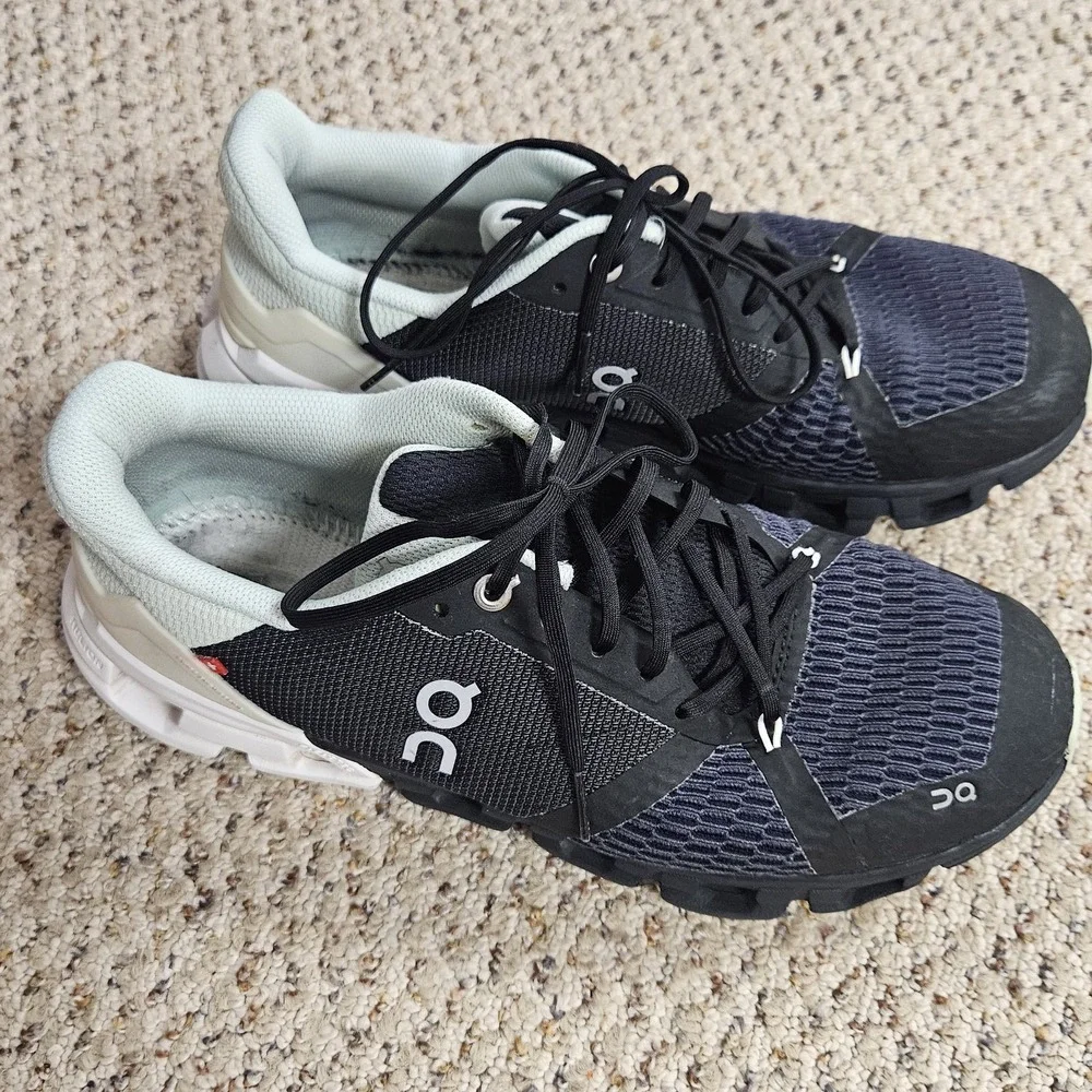 On Cloud Helion Cloudtec Swiss Engineering Black Shoes Womens Size 9